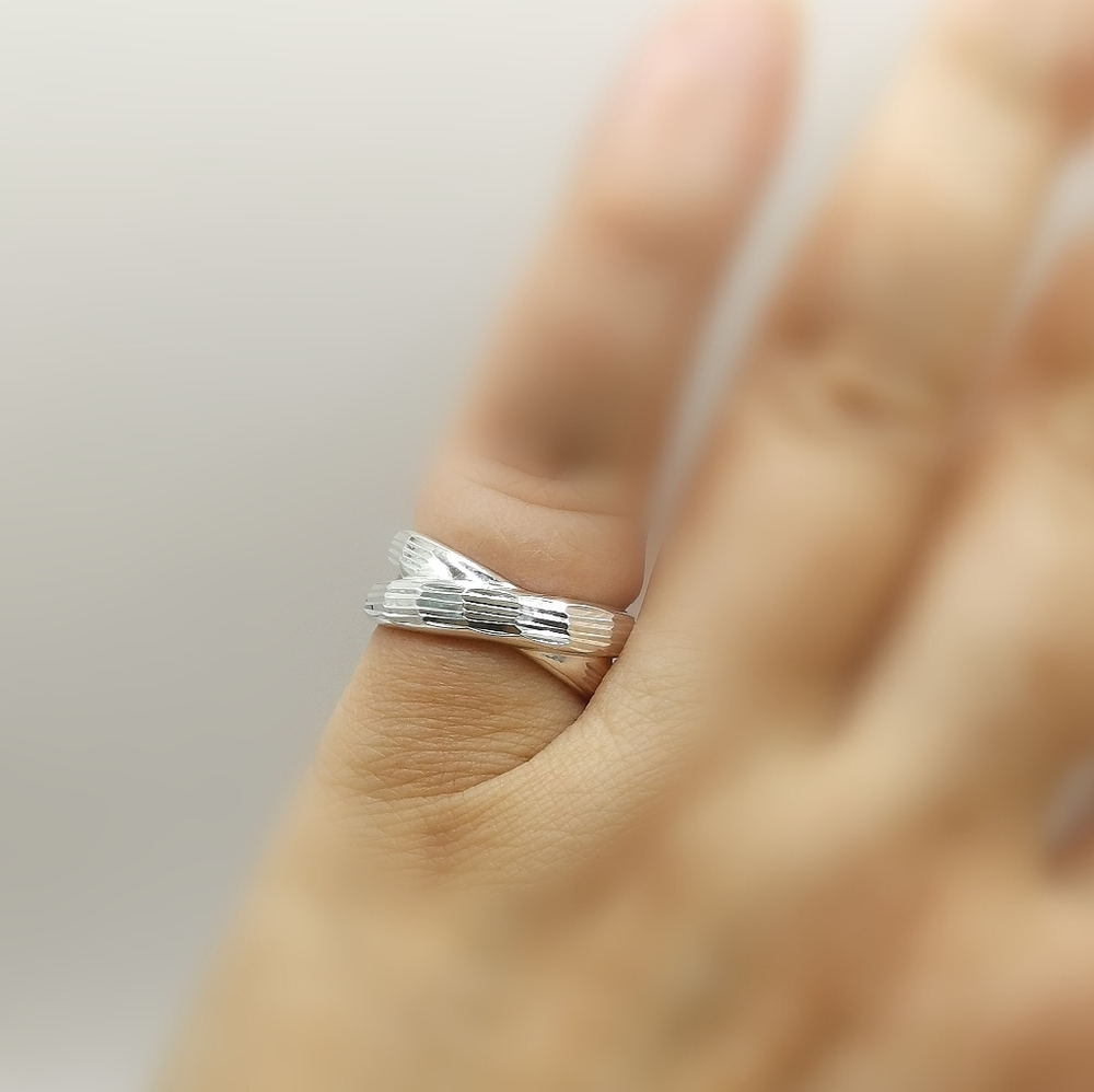 Crossover ring in sterling silver size 7 🆕 - Picture 6 of 8